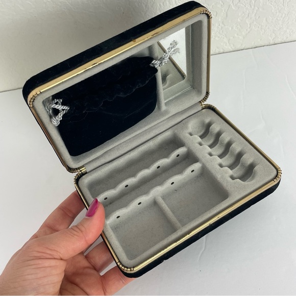 Vintage Jewelry Vintage Velvet Travel Jewelry Case In Black And